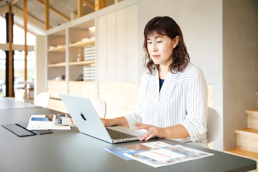 申請アシスタント《パート・アルバイト》／佐野スタジオ・本社